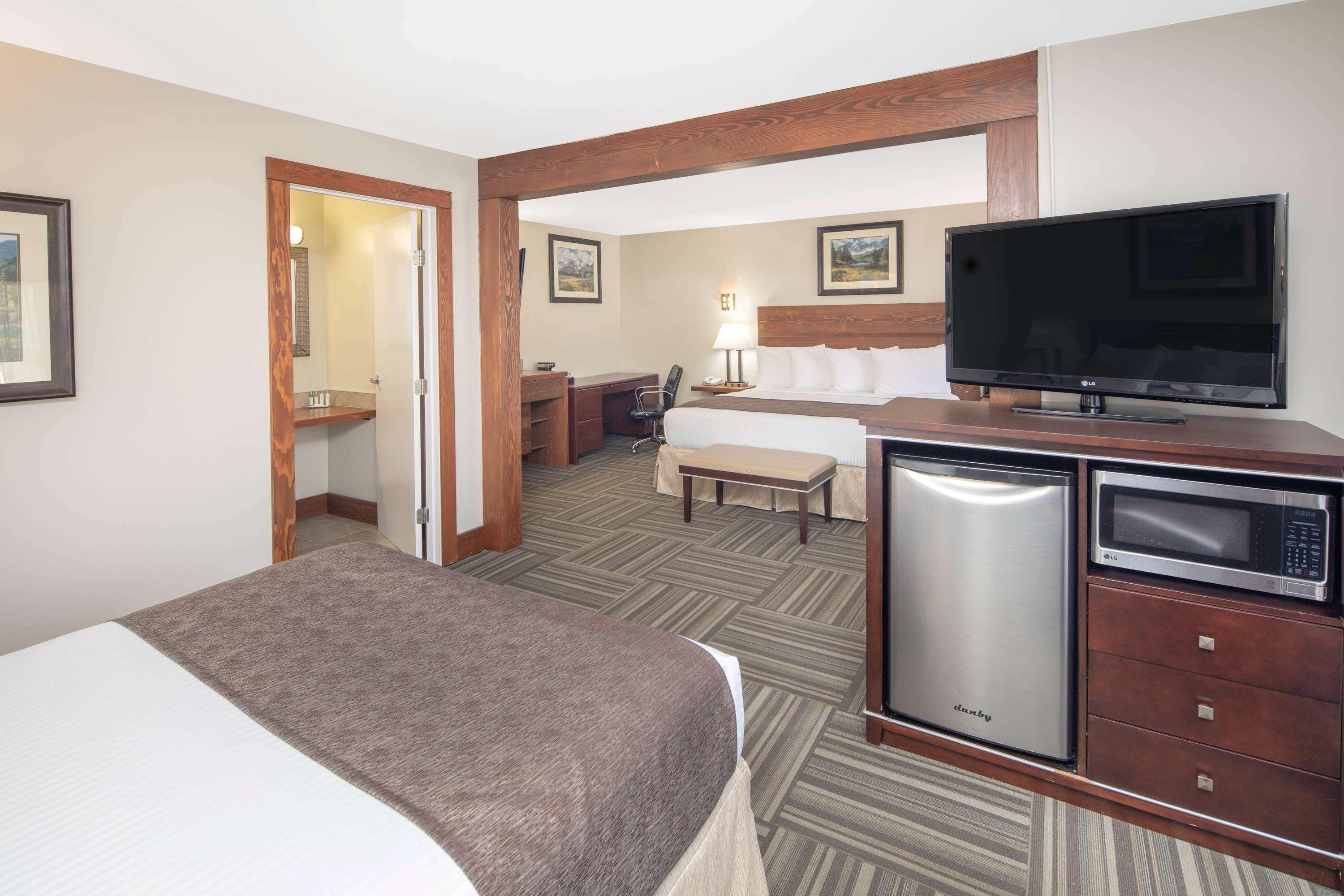 Travelodge By Wyndham Golden Sportsman Lodge Exteriör bild