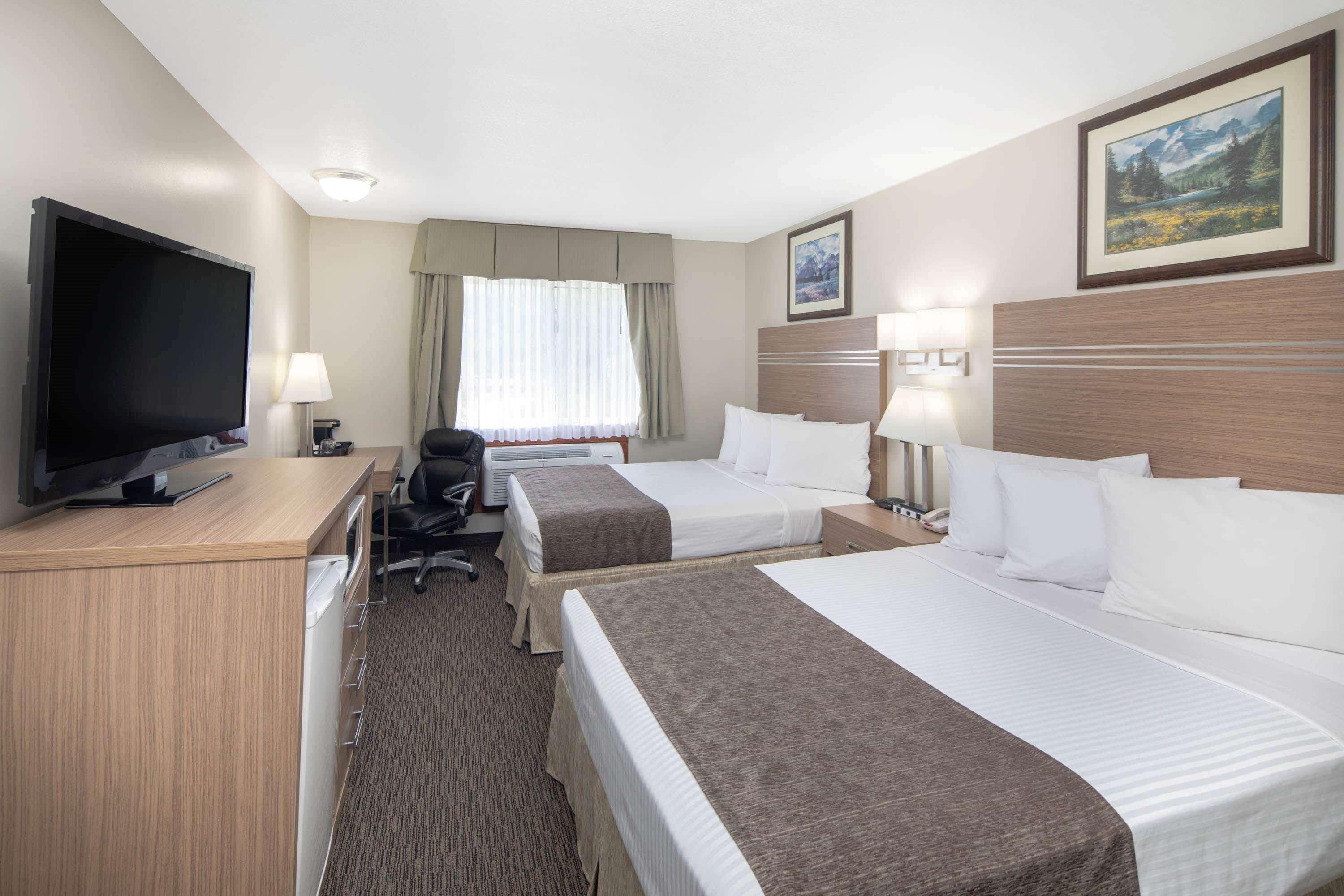 Travelodge By Wyndham Golden Sportsman Lodge Exteriör bild