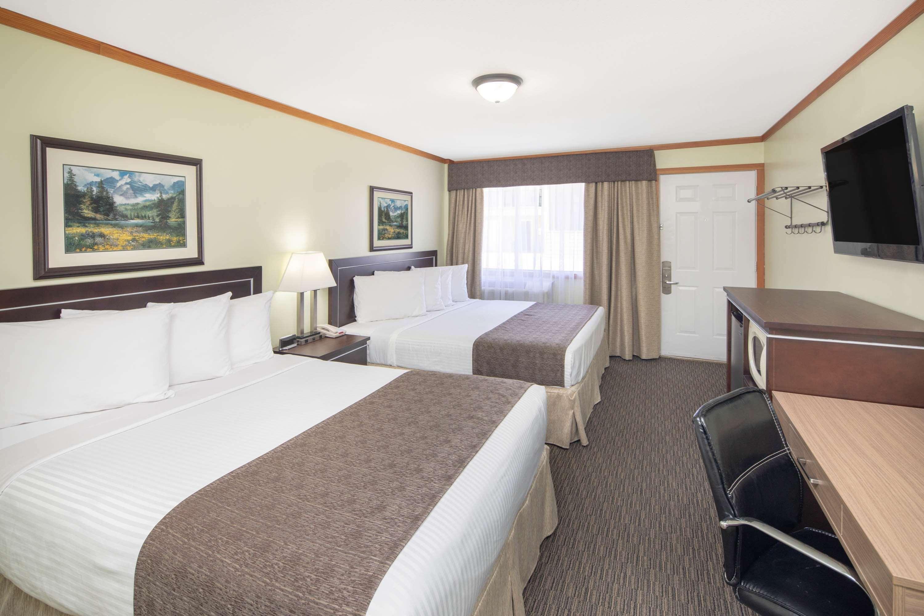 Travelodge By Wyndham Golden Sportsman Lodge Exteriör bild