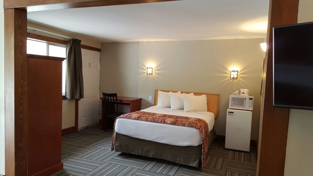 Travelodge By Wyndham Golden Sportsman Lodge Exteriör bild