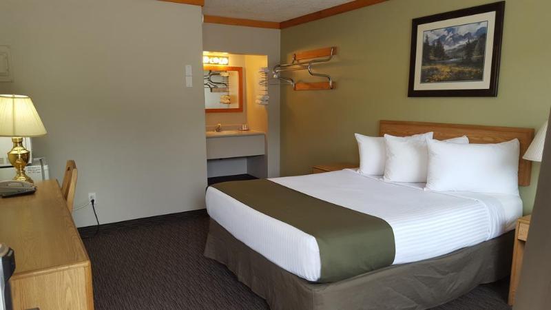 Travelodge By Wyndham Golden Sportsman Lodge Exteriör bild