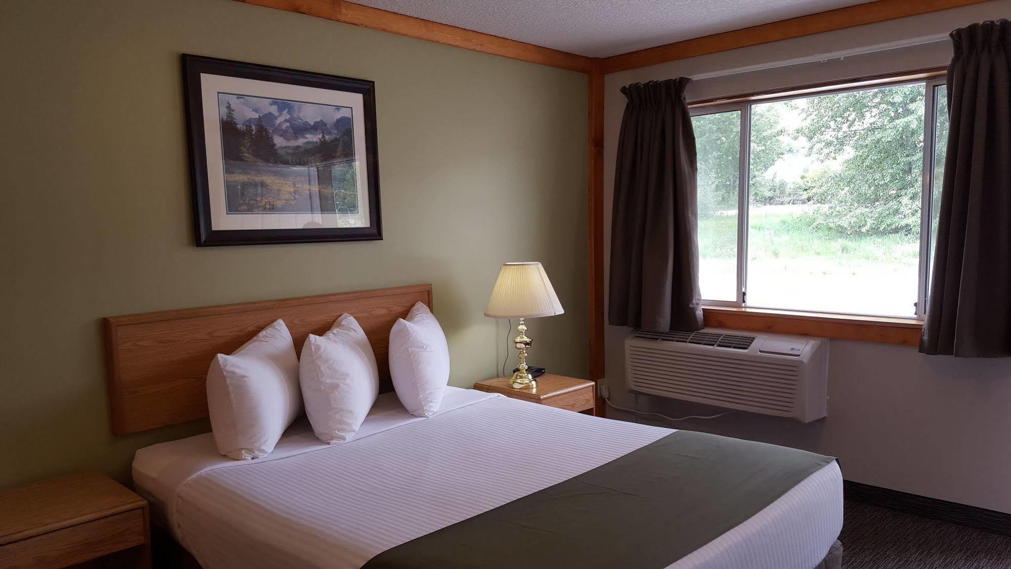 Travelodge By Wyndham Golden Sportsman Lodge Exteriör bild