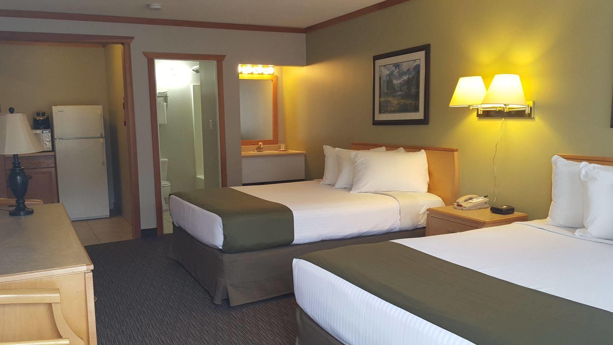 Travelodge By Wyndham Golden Sportsman Lodge Exteriör bild