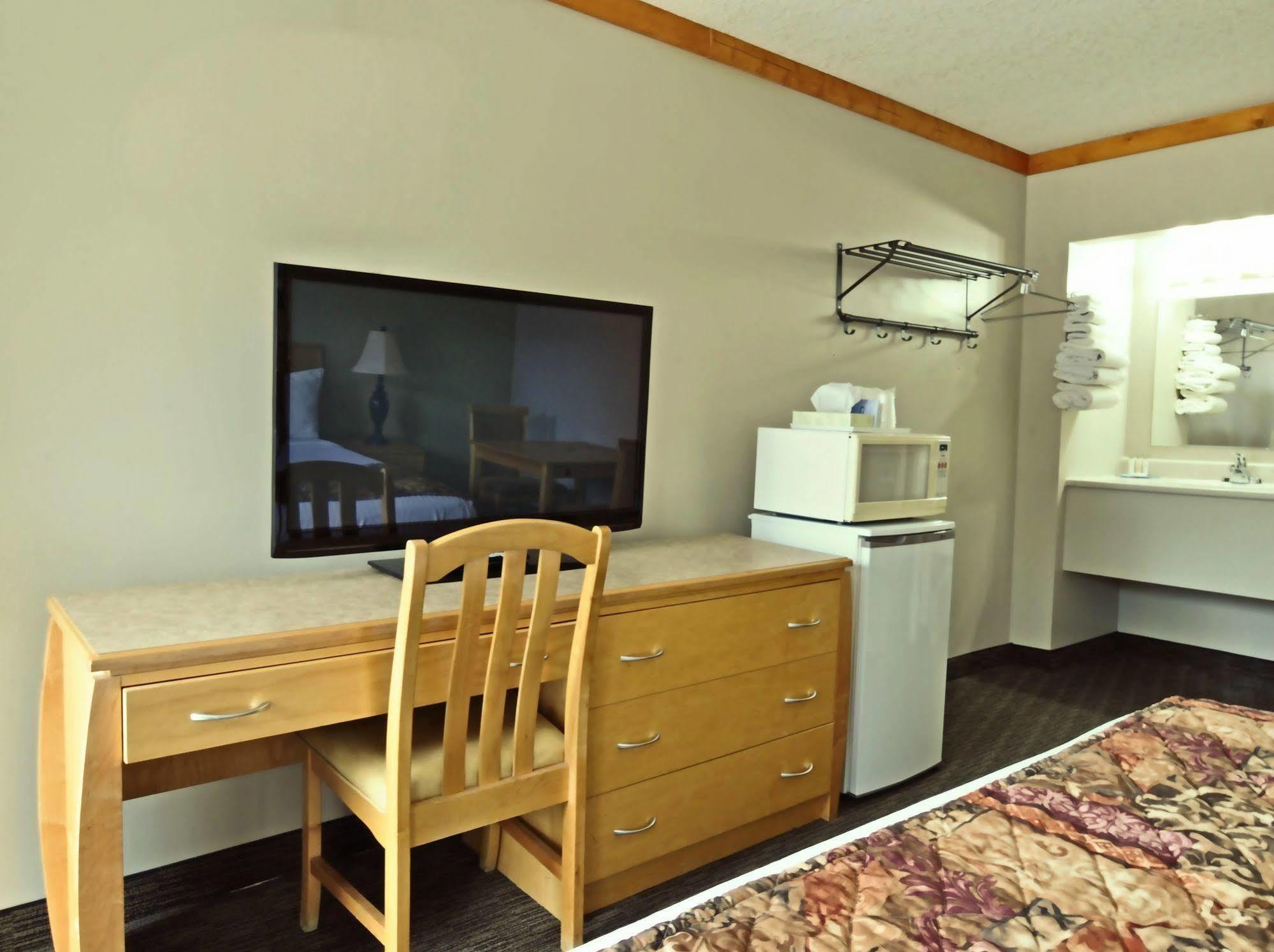 Travelodge By Wyndham Golden Sportsman Lodge Exteriör bild