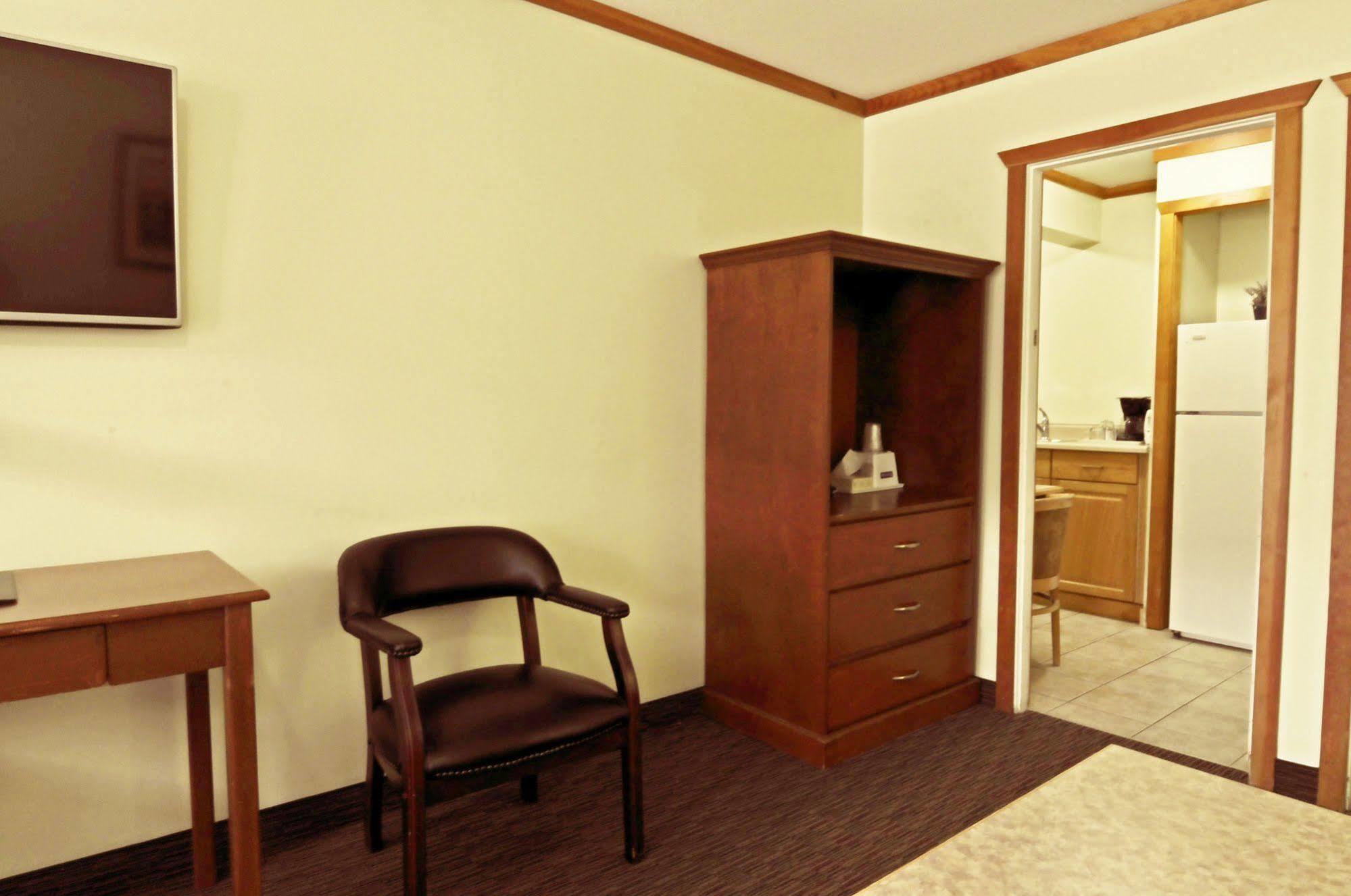 Travelodge By Wyndham Golden Sportsman Lodge Exteriör bild