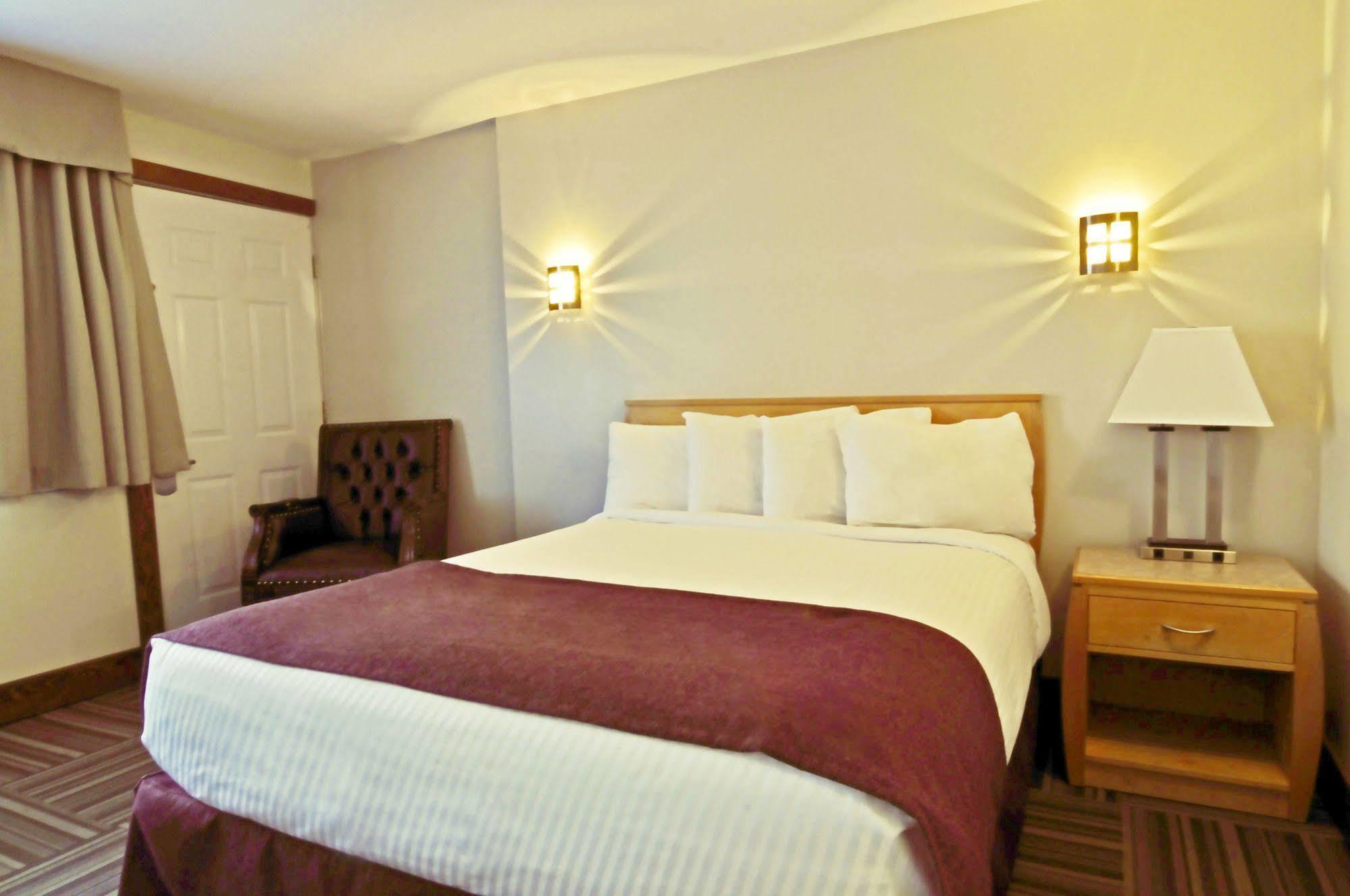 Travelodge By Wyndham Golden Sportsman Lodge Exteriör bild