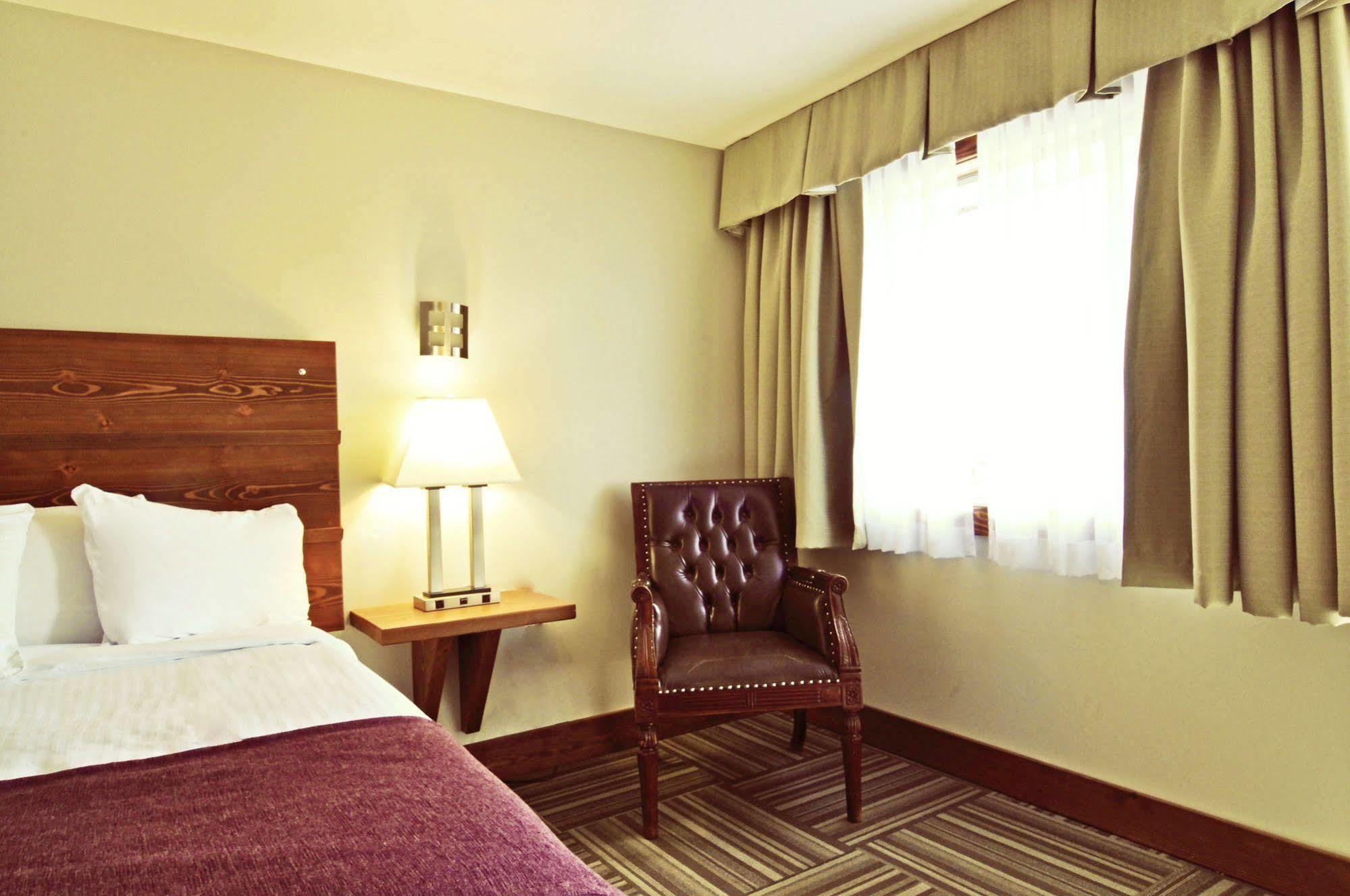 Travelodge By Wyndham Golden Sportsman Lodge Exteriör bild