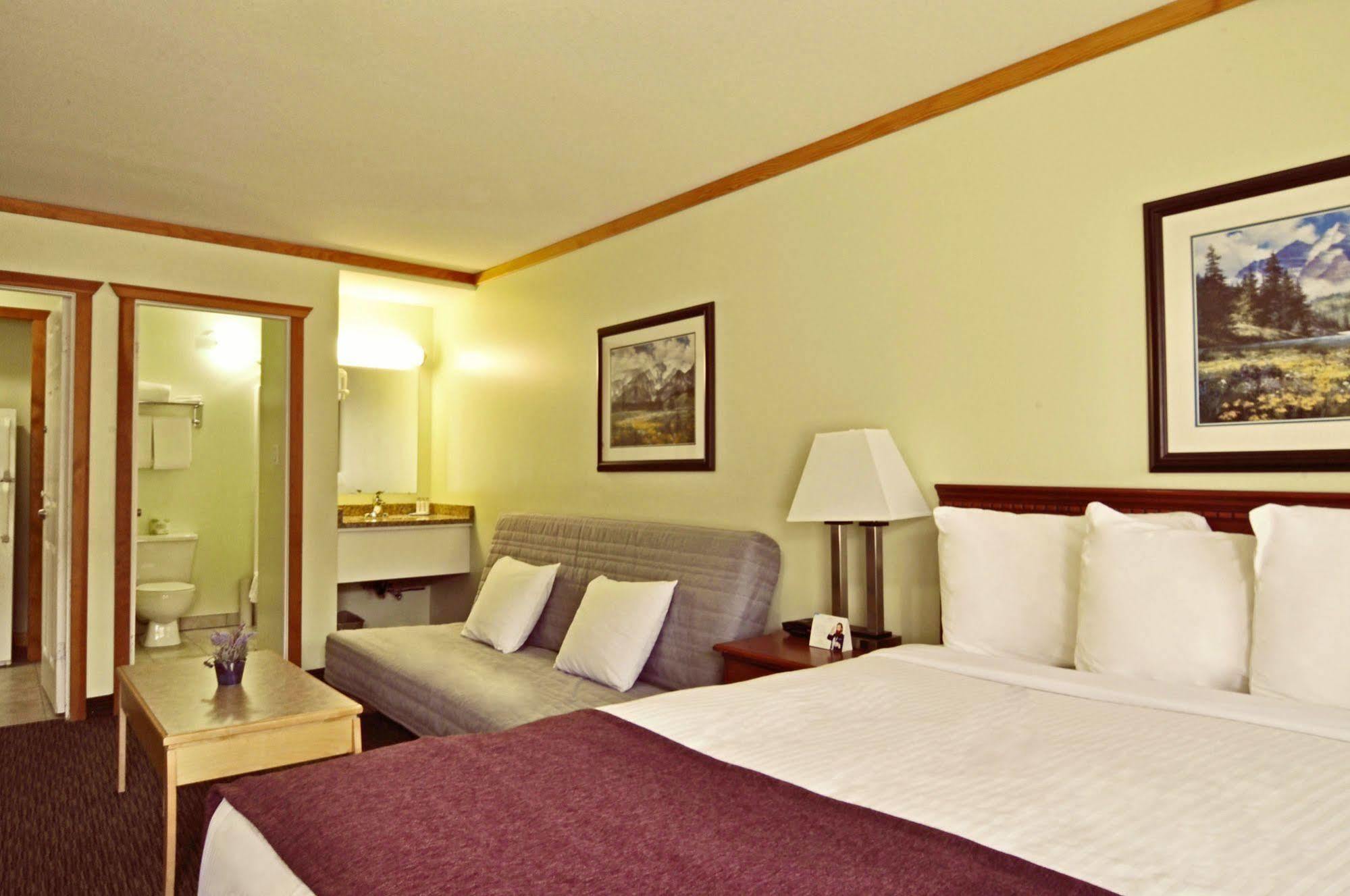 Travelodge By Wyndham Golden Sportsman Lodge Exteriör bild